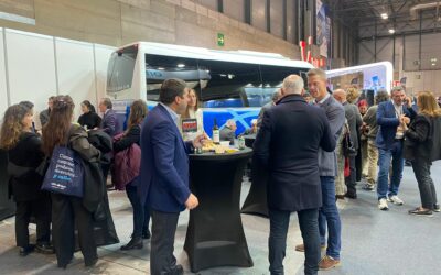 Numerosos clientes visitan el stand de Rosabus en FITUR